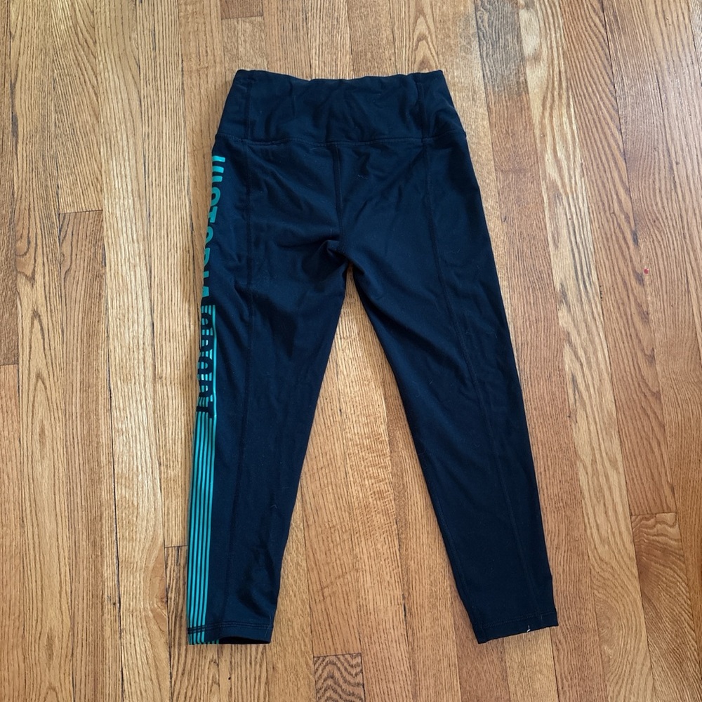 Victoria's Secret  Black and Green Knockout Capris - Picture 5 of 5